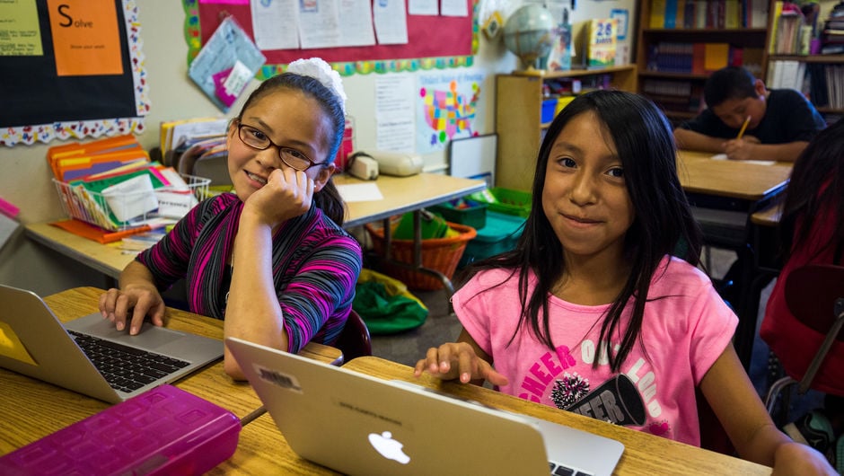 Students on computers in 4th grade at Dowa Yalanne Elementary in Zuni, New Mexico.